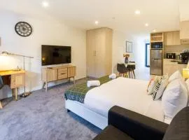 Bright & New Studio Unit Walk to Town
