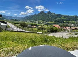 Au Chant des Grillons - studio ensoleillé en Gruyère, apartment in Estavannens-Dessous