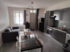 Studio meublé centre ville- gare Villers Cotterets, hotel in Villers-Cotterêts