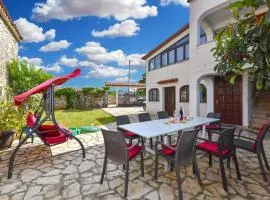 Apartments and rooms Murage 2369