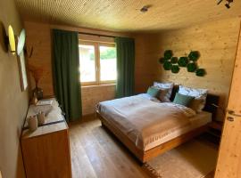 NaturWohnRaum - Urlaub im Holzhaus, hotel em Berg am Starnberger See