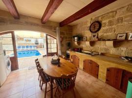 Private Pool Luxe Villa, hotel v destinaci Għajnsielem