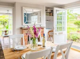 Stunning estuary views - Riverside Cottage