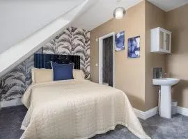 Room 6, 23 Deganwy Avenue