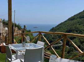 Rooms Hub Costa d'Amalfi - Vietri sul Mare, ξενοδοχείο με υδρομασάζ σε Βιέτρι