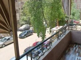 Hewidi deluxe Bedroom 12 min from Cairo Airport 3 min from famous Roxy Square free AP dropoff 距开罗机场十二分钟的豪华卧室 免费机场送机