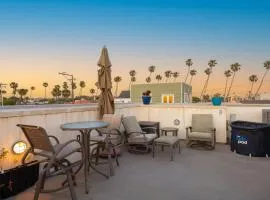 Seventh Shore Stylish Seal Beach Home w Elevator Fireplace Bold Design