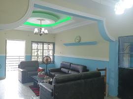 Sky Blue VIP Guest House - Buea, hotel com estacionamento em Buea