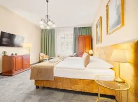 Hotel Reverie - Dependance, Check-in at Metropolitan Star
