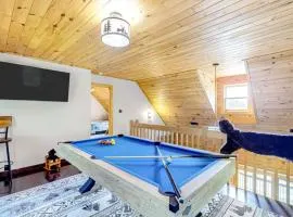 Grandpa John Cabin - Hot Tub, Game Room