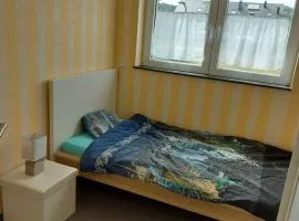 Lovely bedroom with single bed
