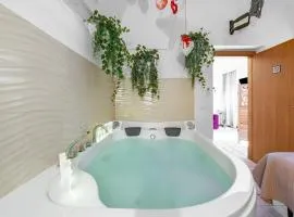 Relax 2 Cuori, Suite with Jacuzzi in Ostuni Historic Center