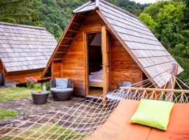 Glamping Zeleni turizem, hotel v destinaci Makole