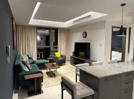 Pinnacle Row Elegance Escape
