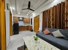 StayNova - Transit Apartment near Motorways & Airport