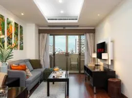 Jungle Dream King Bed Oasis with Balcony & High-Speed WiFi
