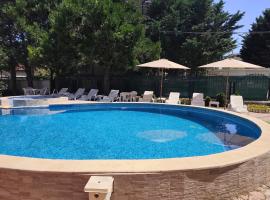 Bo's place, хотел в Св. Св. Константин и Елена