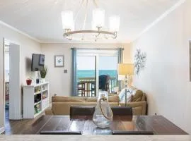 Oceanfront Condo with Stunning Views and Great Location