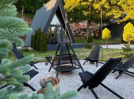 Loon Moon Mountain Chalets, hotel v destinaci Sarajevo