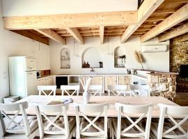 Gîte dans un domaine - La cave du vigneron - Uzès - 10 personnes, hotel Baron városában