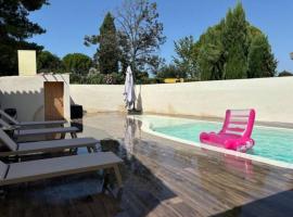 Villa , piscine , jacuzzi 10 min de la mer, hôtel à Lunel