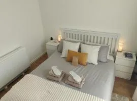 Central 1-bed flat - Walk to shops, pubs and station