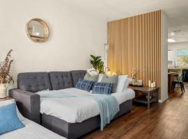 Stylish Modern-Farmhouse Boutique Condo - 2BD 2BA, Hotel in Gainesville