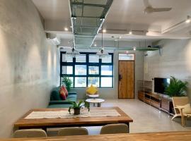 The Moment Hostel Dulan, hotel na praia em Donghe