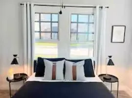 Suite with private access by The Pearl and downtown