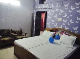 Iconic HOSTEL 01 km from Railway Station