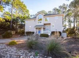 4min Walk to Beach with Resort Pool Gym Hot Tub