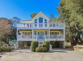 Oceanside in Corolla Light with Pool Walk to Beach