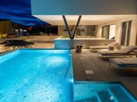 NEW!! Villa Siete Luxury Living Just Steps from the Beach