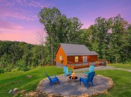 Tranquil Heights Cabin in Hocking Hills, hotel in Ray