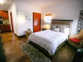 Casita Vino Dog-Friendly Vineyard Retreat & Stay