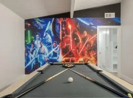 Lightsaber Lounge-Hot Tub-Billiards-10mnstoDisney