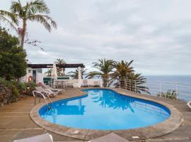 Vila da Falésia-With Pool and views, hotel v destinaci Caniço