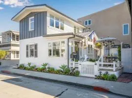 Balboa Island Gem with Patio & Beach Essentials