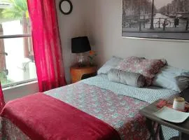 COZY BRIGHT room