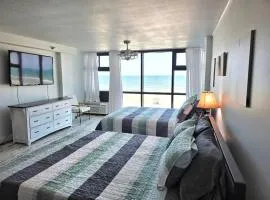 Fabulous Oceanfront Studio w/kitchen, tiki bar