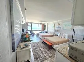 Sunrise Oceanfront 2 Full Studio w/kitchen & pool