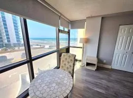 King Deluxe Oceanview w/tiki bar-pool, kitchenette
