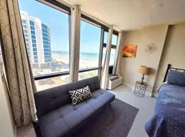 2 queen bed studio w/kitchenette, pool, tiki bar