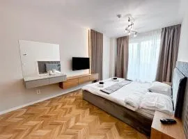 Airport Nest Private Parking, AC and Smart TV
