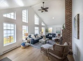 The Bluebird Cottage Lake Front 4Bdrms