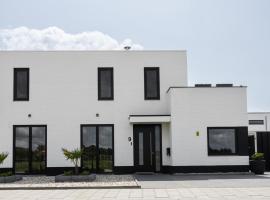 The White House Apartment, hotel met zwembaden in Tholen