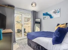 Room 1, 23 Deganwy Avenue