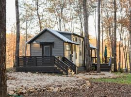 Still Waters Tiny Home, mini casa em Tracy City