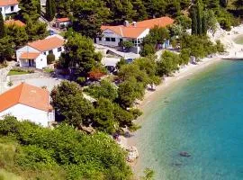 Mala Luka - Omiš, Beach Resort