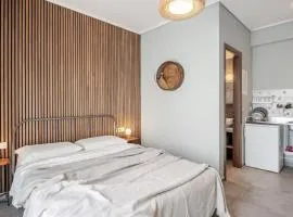 Theros Lux Apts.